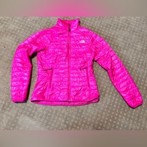 Women’s north face pink coat size small.